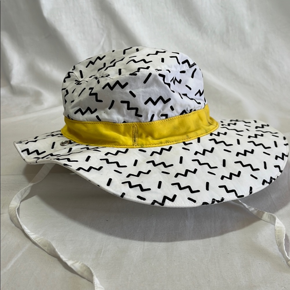 2-4 yr Ki ET La White and Yellow Wide Brim Sun Hat